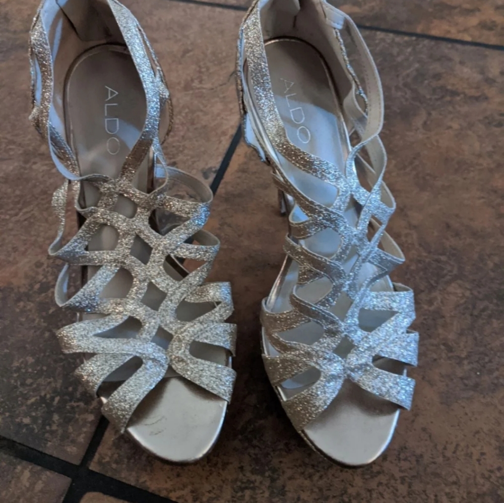 ALDO size 7.5 gold heels